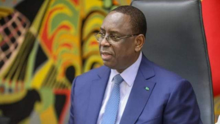 El presidente senagalés justificó la decisión por la admisión de una persona con doble nacionalidad en la lista de candidatos y la crisis que existe entre la Asamblea Nacional y el Consejo Constitucional.