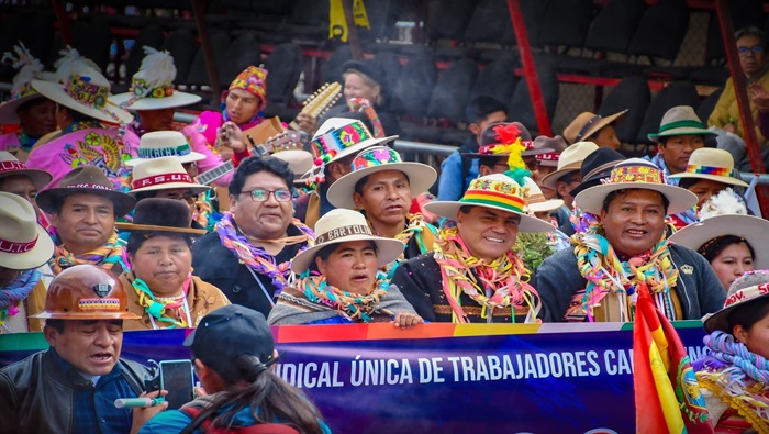 Con una explosión de colores el Anata Andino congregó a los pueblos originarios de la región boliviana de Oruro.