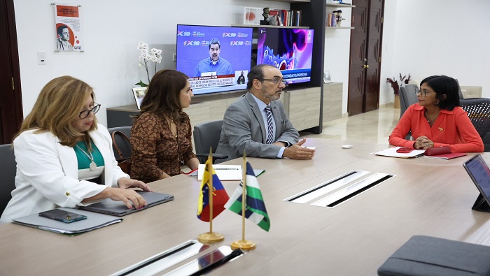 Durante la reunión de trabajo quedó ratificado que los nexos comunes contribuyen a avanzar en el desarrollo económico y social del país suramericano.