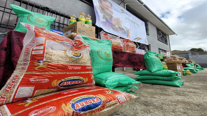 El Gobierno recalcó que como parte de la ayuda humanitaria se entregó bolsas de arroz, botellas de aceite, fideos y cemento. 