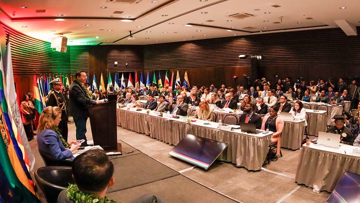 El presidente boliviano apuntó que es vital la participación de todos para detener el tráfico de drogas y ratificó el compromiso de la lucha contra el narcotráfico.
