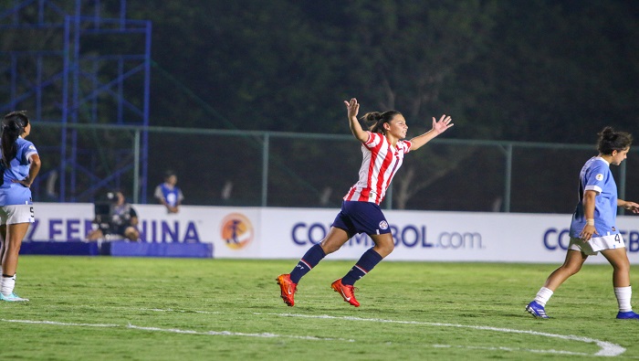 Diez selecciones de futuras estrellas del fútbol sudamericano femenino están llevando a cabo la primera competencia de este tipo en Paraguay.