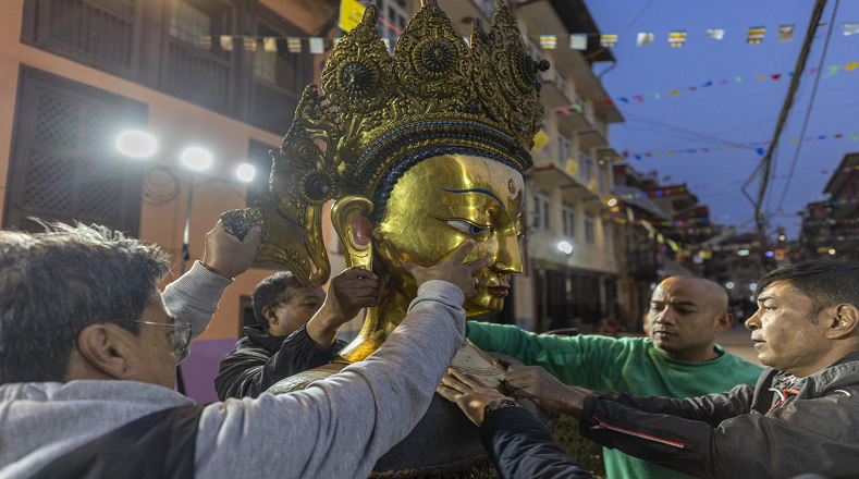 Cada cuatro años se celebra en Patan, Lalitpur ciudad de Nepal, el Itilhana Samyak Mahadan, una celebración dedicada al Buda Dipankara.
