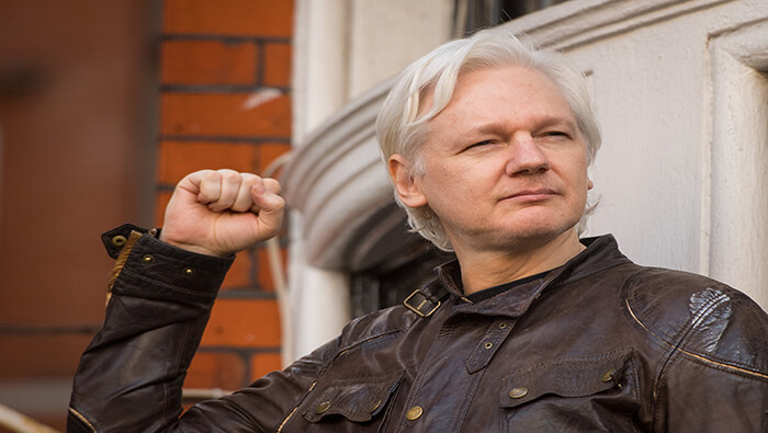 EE.UU. ha reclamado al fundador del portal WikiLeaks por la publicación desde 2010 de más de 700.000 documentos confidenciales.