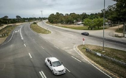 Las autoridades aducen que la futura autopista prevé descongestionar el tránsito en la ruta que va de Canelones y Montevideo. 