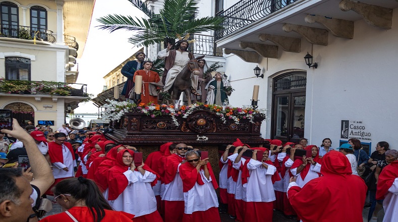 En esta ocasión, los niños fueron protagonistas en la procesión del Domingo de Ramos en el Casco Antiguo de la ciudad de Panamá, donde se recuerda la entrada de Jesús en Jerusalén. 