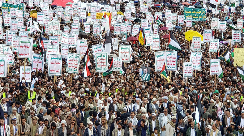 Las marchas fueron convocadas por el líder del movimiento popular Ansarolá, Seyed Abdulmalik Badreddin al-Houthi, para mostrar su respaldo al pueblo palestino y manifestar desaprobación a los crímenes del régimen de Tel Aviv y sus aliados de Washington y Londres.