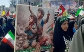 Los participantes en Irán portan la bandera palestina y gritan lemas en contra de la entidad sionista, de EE. UU. y de los crímenes de guerra de Tel Aviv en la Franja de Gaza.