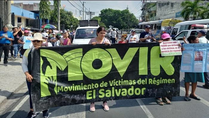 MOVIR rechazó los despidos de alcaldías eliminadas, la militarización también de la Universidad de El Salvador, la falta de medicamentos y el alto costo de la vida.