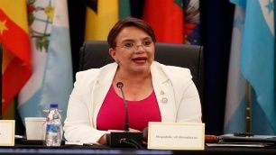 La presidenta de la nación centroamericana instruyó el llamado a consultas de la diplomática en Ecuador.