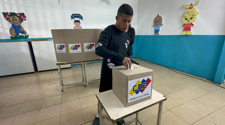 El pueblo de Venezuela inicia la mañana de este domingo ejerciendo su derecho al voto en la Consulta Popular Nacional 2024, convocada por el presidente de la República Bolivariana de Venezuela, Nicolás Maduro