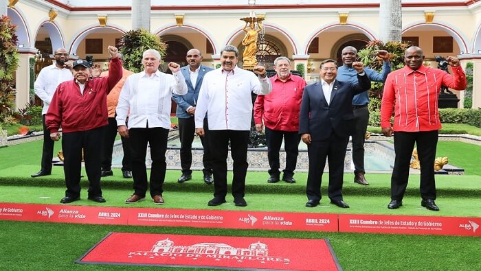 La XXIII Cumbre del bloque integracionista tiene lugar en el Palacio de Miraflores, sede del Gobierno, en Caracas (capital).