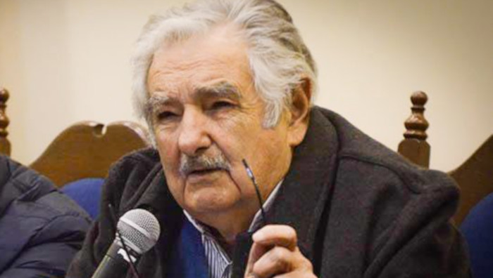 Expresidente uruguayo Mujica anuncia que tiene un tumor en el esófago