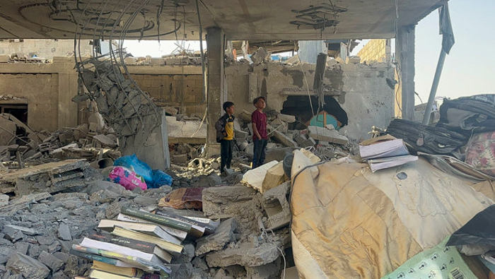 La ayuda internacional, que está bajo el control estricto de Israel, solo llega en pequeñas cantidades, principalmente a través de Rafah desde Egipto.
