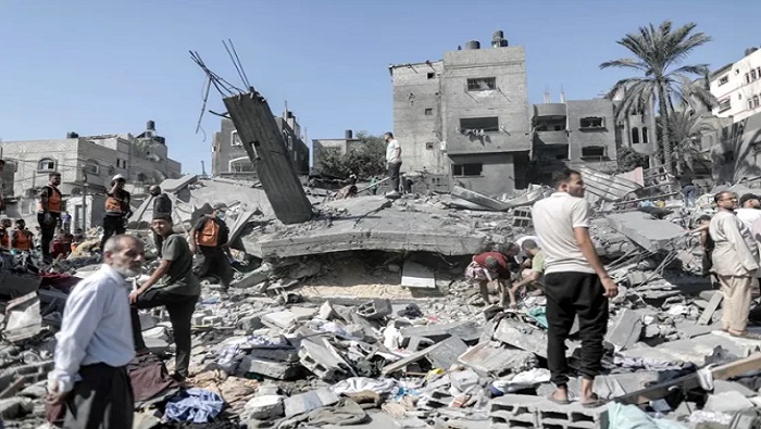 De Rafah, donde las fuerzas militares israelíes iniciaron una ofensiva el 7 de mayo, “más de 100 000 personas han huido en los últimos cinco días y el flujo de desplazamientos continúa