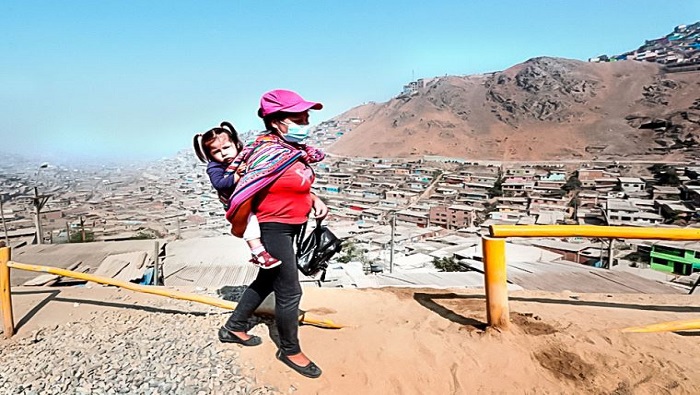 En el primer grupo con la más alta incidencia de pobreza que se ubica entre 39,9 por ciento y 43,8 por ciento, se encuentran los departamentos de Ayacucho, Cajamarca, Huancavelica, Huánuco, Loreto, Pasco y Puno.