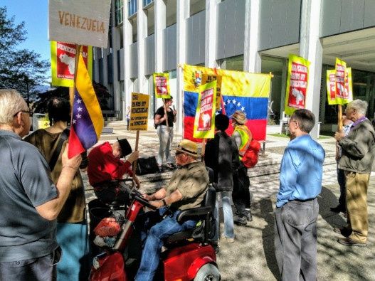 Manifestantes en apoyo a Venezuela