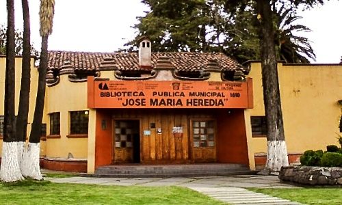 Biblioteca pública en Toluca, México.
