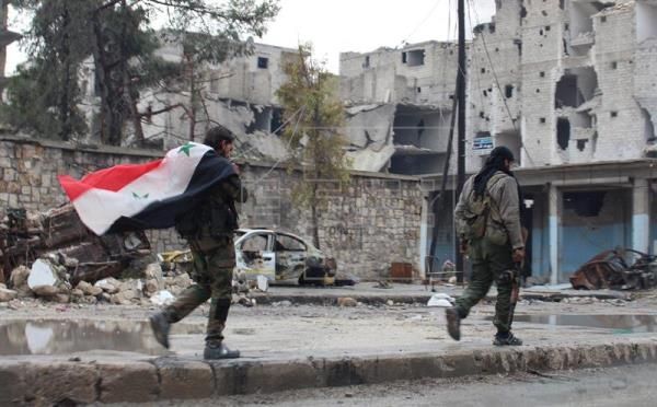 Tras cuatro años de combates y destrucciones la fuerza aérea siria retomó el control total de Alepo. Foto Reuters